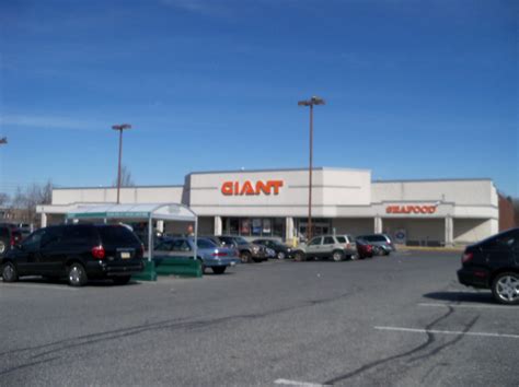 Giant lancaster pa - GIANT Food Stores is a well-established grocery store chain located in Lancaster, PA, offering a wide range of products and services to meet the needs of its customers. 